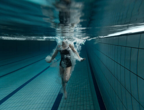 Trendsport Aqua-Jogging: Gelenkschonendes Training im Wasser